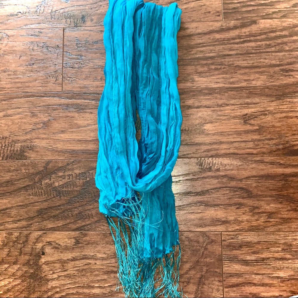Blue scarf - Picture 6 of 8